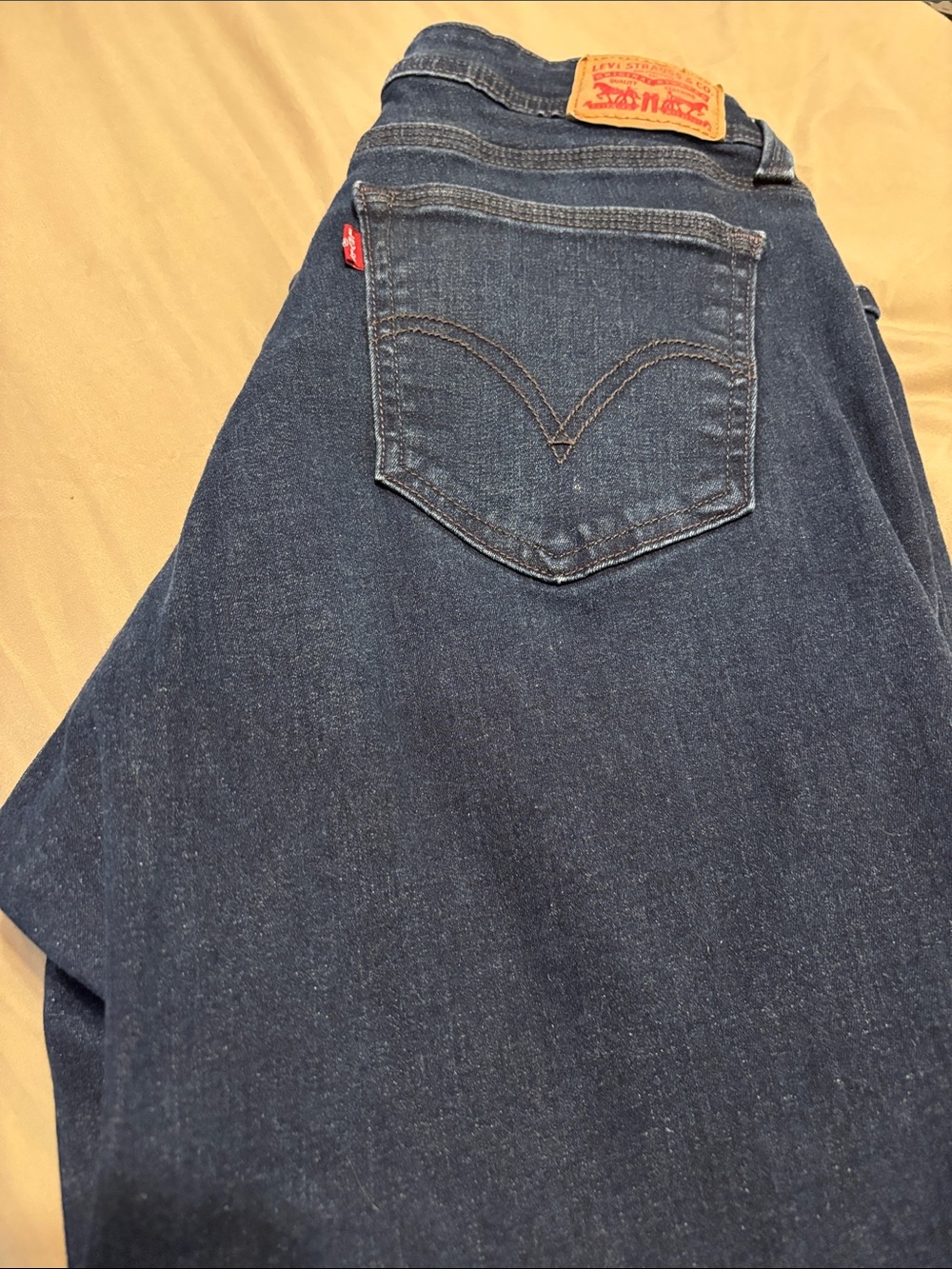 Levi's Women’s  32 waist  Dark Blue 529 Bootcut Jeans with Signature Back Pocket